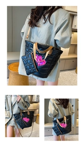 Detail der schwarzen Stepptasche mit rosa Laser-Herz-Patch und passendem Mini-Etui
