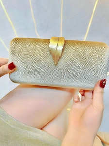 Elegant Velvet Evening Clutch Bag With Metal Leaf Clasp And Chain Strap For Wedding Party Banquet Prom Luxury Accessory