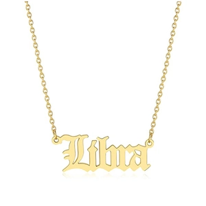 Dettaglio della collana in acciaio inossidabile dorato 18K con pendente Libra antico