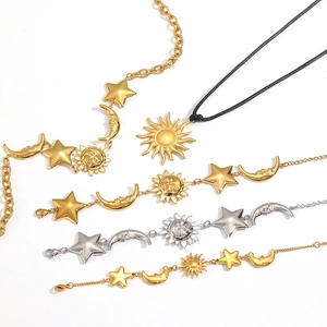 Set gioielli celesti con collane e bracciali a forma di sole luna stella bicolore