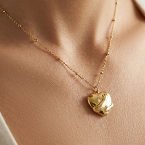 Elegant gold-plated stainless steel heart pendant necklace with delicate beaded chain