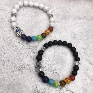 Set de bracelets Main de Fatma avec perles de turquoise blanche et pierre de lave noire