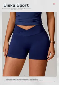 Detail der Yoga-Shorts mit V-förmigem Kreuzbund und Rippstrick-Struktur in Dunkelblau