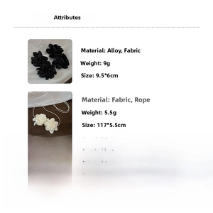 Détail de boucles d'oreilles fleurs en satin avec spécifications de matière et taille