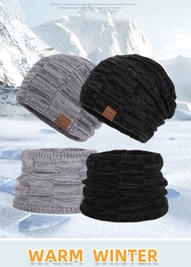 Detail eines warmen Strickmützen- und Schalsatzes mit dickem Fleecefutter und Sportlabel