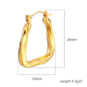 Golden square twisted earrings 26mm x 25mm dimensions with weight measurement details