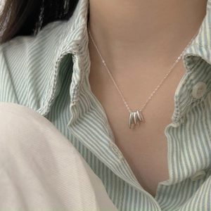 Detailed close-up of 925 sterling silver oval pendant on a delicate chain necklace