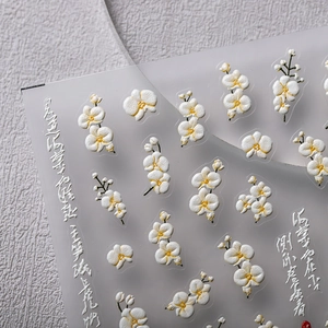 Adesivi per unghie 5D con orchidee bianche a rilievo e calligrafia su pellicola