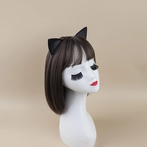 Serre-tête oreilles de chat noir pailleté sur perruque brune pour costume d'Halloween