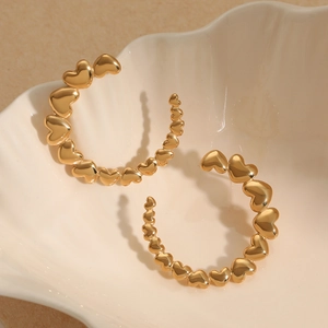 Fashionable gold heart C-shaped hoop earrings for women in polished stainless steel