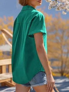 Chemise vert émeraude à manches courtes avec col à revers et texture en coton lin