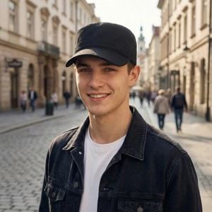 Casquette cadet noire à dessus plat pour hommes avec logo en relief pour les loisirs