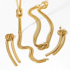 Set di gioielli catena a serpente dorata con design a nodo inclusi collana e orecchini