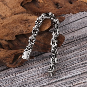 Vintage silver skull links bracelet in oxidized stainless steel with gothic punk style