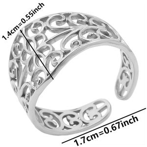 Vue détaillée d'une bague fleurie en acier inoxydable avec dimensions de 1,4 cm
