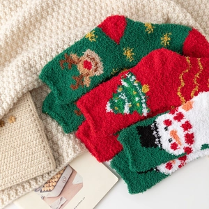 Trois paires de chaussettes de Noël épaisses en polaire corail avec motifs rennes