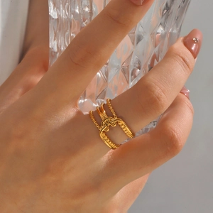 Bague chaîne ajourée en acier inoxydable plaqué or 18K pour femme avec reflets de lumière
