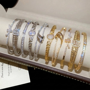 Bracelets élégants plaqués or et argent sertis de zircon aux divers motifs géométriques