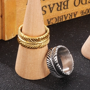 Retro punk style leaf ring in gold and silver finish made of durable stainless steel