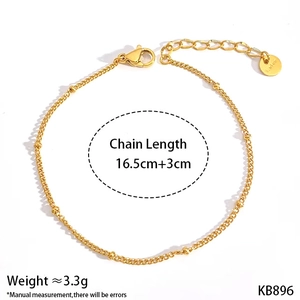 Detail of gold-plated stainless steel chain with lobster clasp and 3cm extension