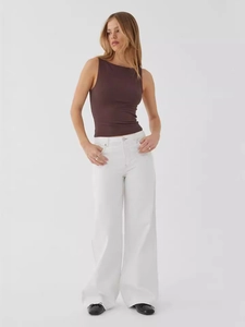 Jean large vintage pour femme avec débardeur court marron ajusté sans manches