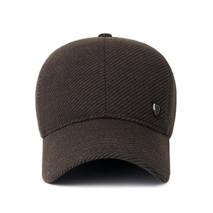 Herren Winter Baseballkappe mit Ohrenklappen in Dunkelbraun mit warmem Fleecefutter