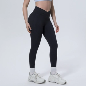 Detail der schwarzen Yoga-Leggings mit hohem Bund und nahtlosem V-Schnitt an der Taille