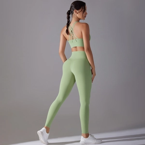 Detail of cross-back yoga bra and high-waisted leggings in mint green sports set