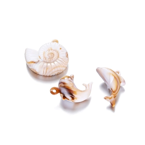 Acrylic marine pendants with dolphin and conch shapes in marble texture finish