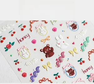 Details von 3D-Nagelstickern mit süßen Bären, Kaninchen, Schleifen und Kirschmotiven