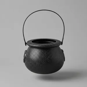Gros plan d'un chaudron de sorcière noir en plastique avec texture granuleuse et poignée