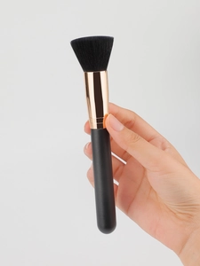 Flat top foundation brush with soft black bristles and rose gold ferrule detail