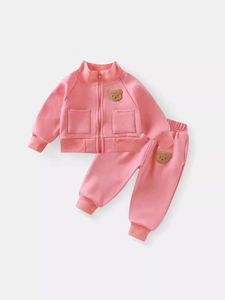 Completo sportivo rosa per neonati con giacca a zip e pantaloni con ricamo a orsetto