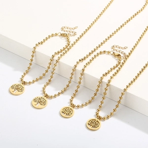 Set collana e bracciale albero della vita dorato con perline su base moderna