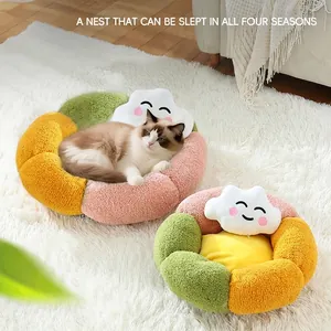 Panier pour animaux en forme de nuage avec design de pétales et coussin pour chats
