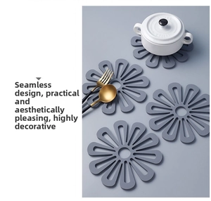 Macro detail of Nordic flower-shaped silicone table mats with thick heat insulation