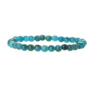 Gros plan d'un bracelet en perles de turquoise bleue avec des textures de pierre naturelle