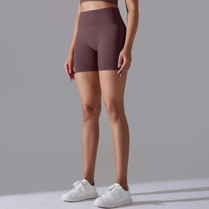 Détail du short de yoga sans couture taille haute violet vintage avec ceinture côtelée