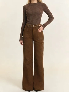 Detail of high-waist brown wide-leg cargo jeans with side pockets and smooth fabric texture