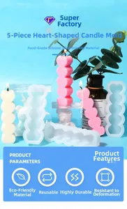 Dettaglio dello stampo in silicone a 5 cuori realizzato in materiale eco-compatibile