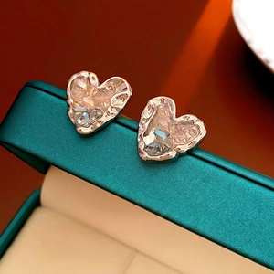 Boucles D'oreilles Puces Cœur Alliage Cristal Texture Plissée Avec Tige En Argent Bijoux Mode Femmes