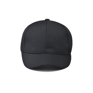 Gorra de béisbol minimalista de malla negra con visera corta para el verano