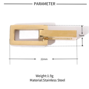 Vue macro du fermoir magnétique rectangulaire en acier inoxydable doré pour bijoux