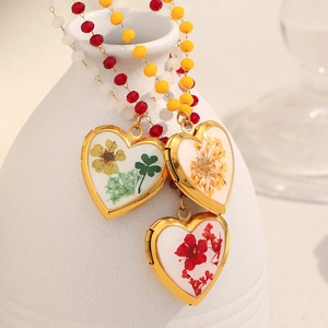 18K gold-plated stainless steel heart locket necklace with dried flowers and colored beads
