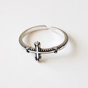 Vintage S925 sterling silver open ring with twisted cross and beaded edge design