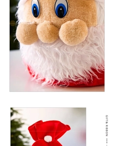 Gros plan sur le visage du Père Noël et sac cadeau en velours avec cordon de serrage