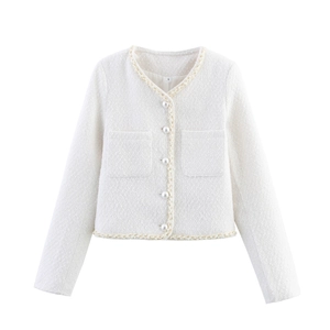 Veste courte classique en tweed blanc avec boutons nacrés élégants et manches longues