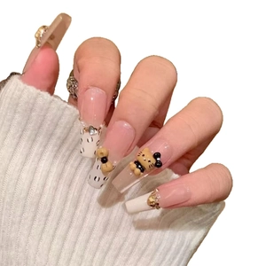 Faux ongles French Manucure avec breloques chaton 3D, perles et motifs léopard noir
