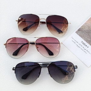 Classic pilot sunglasses with metal semi-frames and gradient lenses in three colors