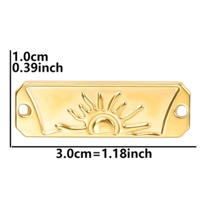 Close-up of golden sunburst pendant with size markers showing 3.0cm length and 1.0cm width